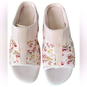 New with box - Easy Spirit Women's Tine2 Slide Sandals - SZ 8.5M